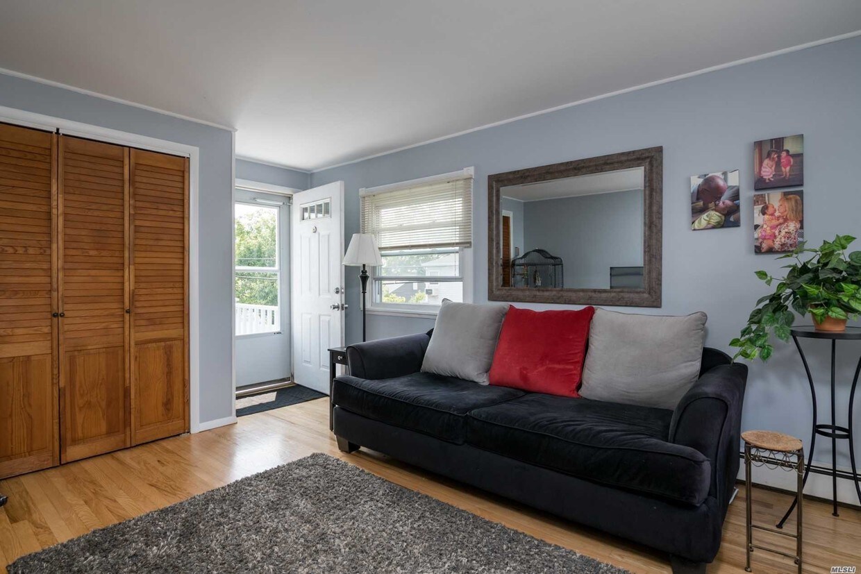 308 Duckpond Dr E, Wantagh, NY 11793 House Rental in Wantagh, NY