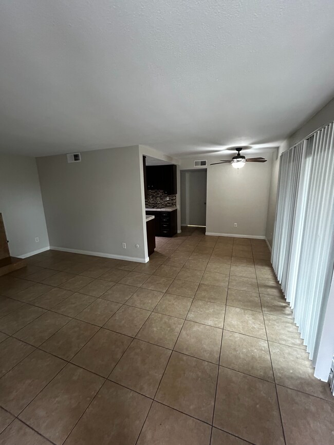Foto del edificio - 6560 College Grove Dr