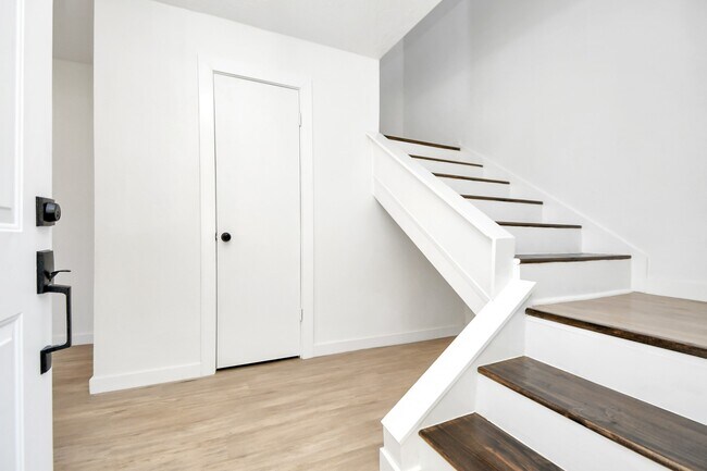 Foto del edificio - 9912 Cardinal St