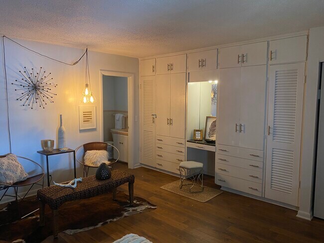 Foto del edificio - 803 Hillview Hts