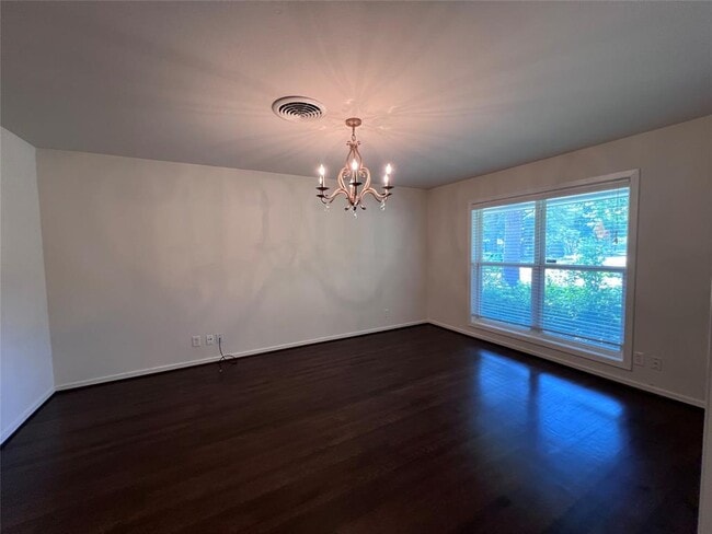 Foto del edificio - 9602 Fairdale Ln