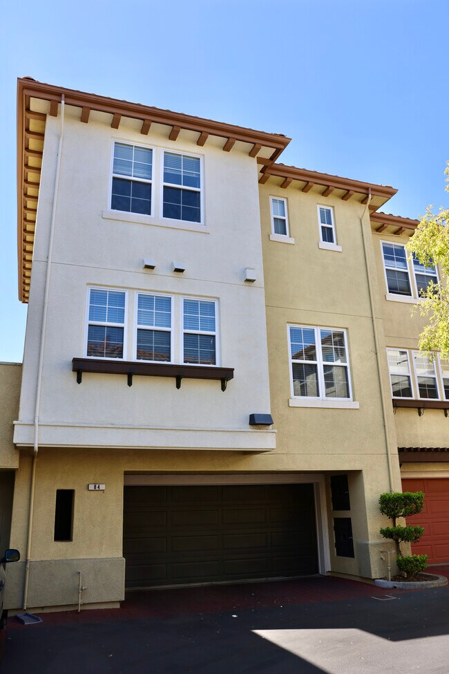 Building Photo - 84 Matisse Ct