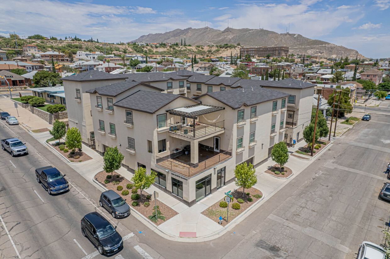 Foto principal - The Townhomes at 1400 N. Kansas at River