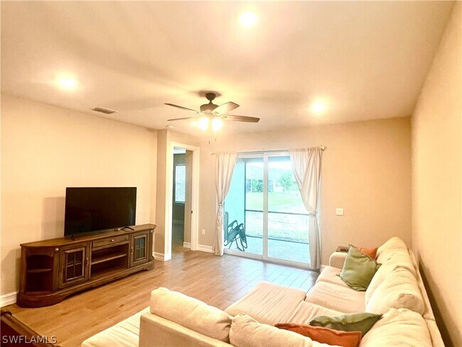 Foto del edificio - 1130 Rolling Brk Ln