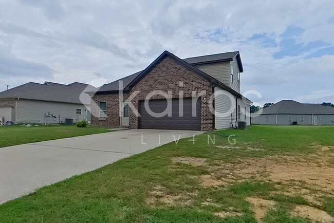 Building Photo - 520 White Oak Cir