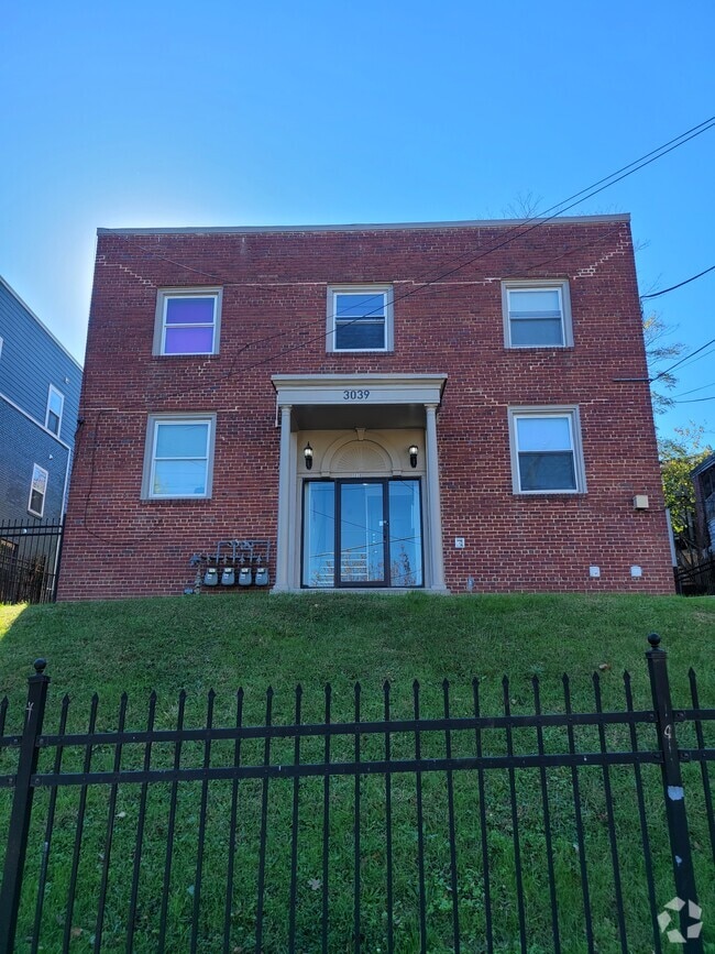 Front of building - 3039 30th St SE