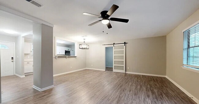 Building Photo - Hidden Gem in Lithonia!!