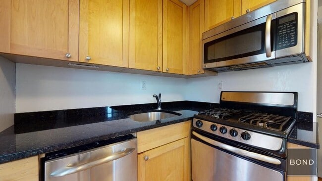 Building Photo - 273 Mott St