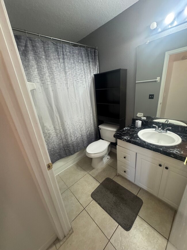 Building Photo - 423 Orchid Dr