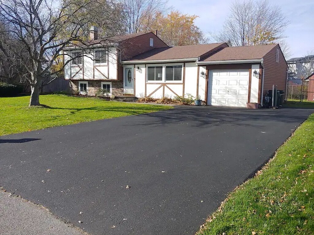 Foto principal - 8012 Bamm Hollow Rd