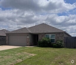 Building Photo - 10300 Hidden Village Dr