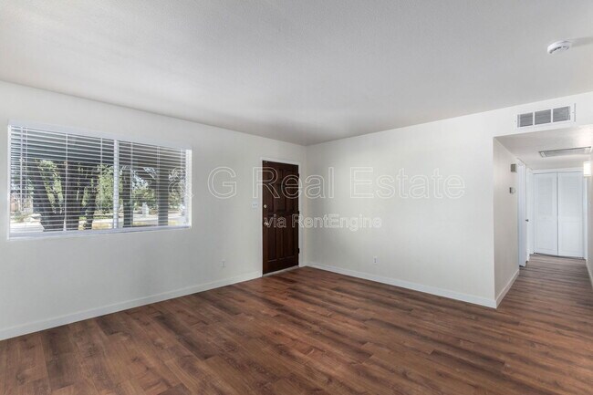 Building Photo - 3827 W Meadow Dr