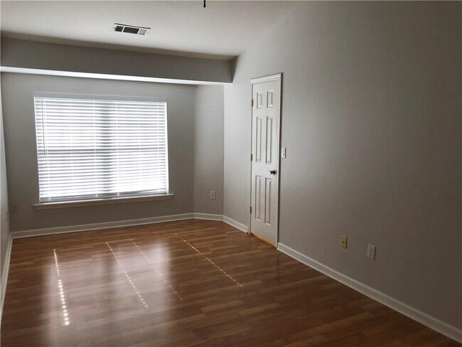 Building Photo - 1636 Cove Creek Cir