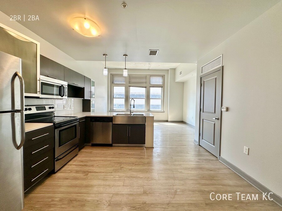 Primary Photo - 306 E. 12th St.-209