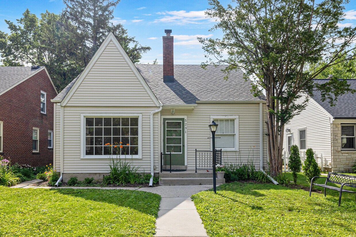 Foto principal - 5231 N Bay Ridge Ave