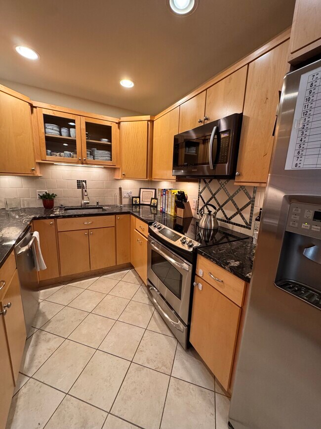 Foto del edificio - 301 Post Rd E