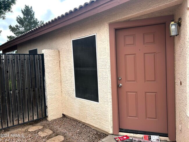 Building Photo - 755 W Baylor Ln