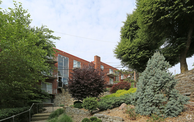 Building Photo - Bellevue House Apartments