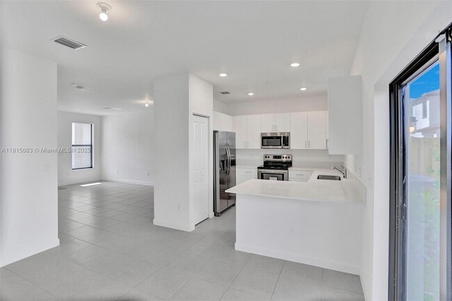Building Photo - 252 SW 159th Ter
