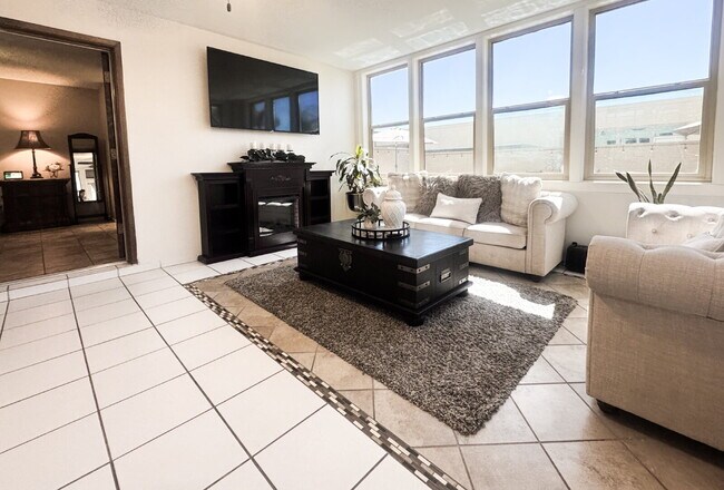 Foto del edificio - "Well Maintained 3 Bedroom, 2 Bathroom Poo...