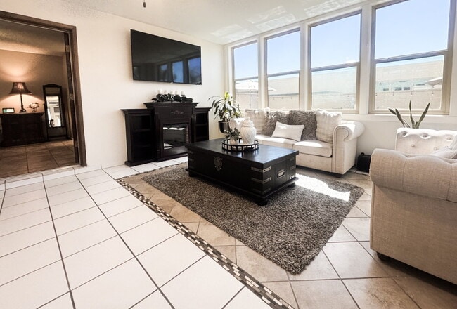 Foto del edificio - "Well Maintained 3 Bedroom, 2 Bathroom Pool Home in Yuma Corona!"