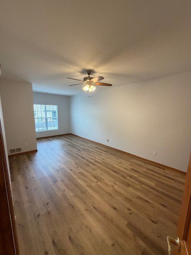 Building Photo - 1317-1332 Hillwood Blvd