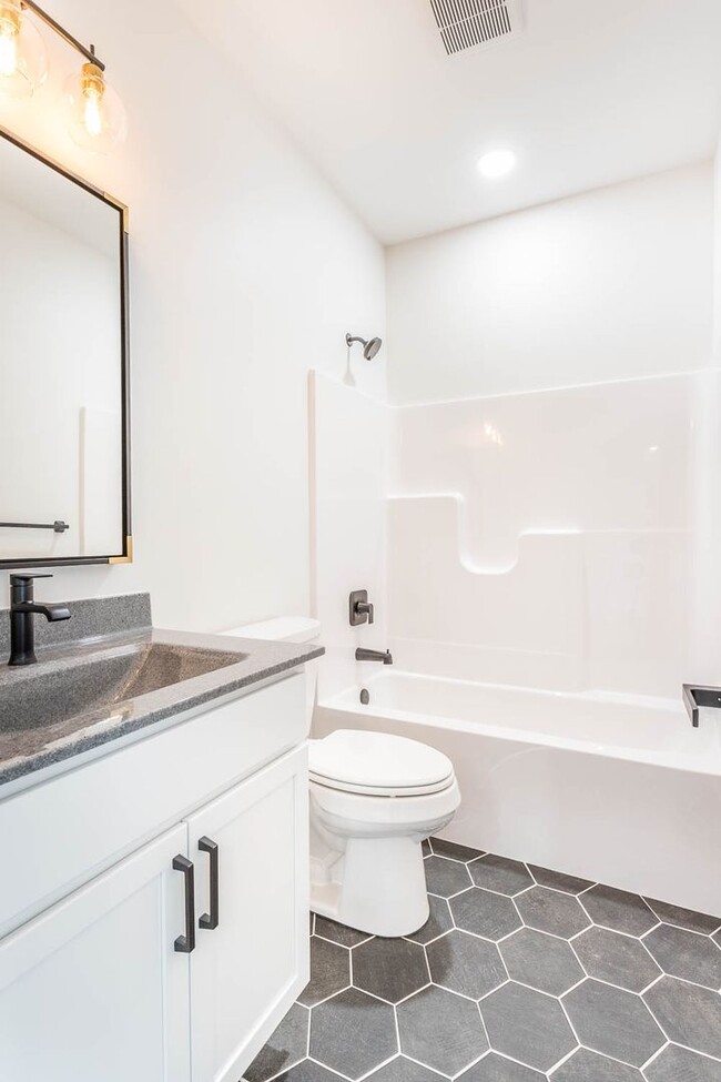 Foto del edificio - Brand new 3 bed 2 bath Twin home in Tea