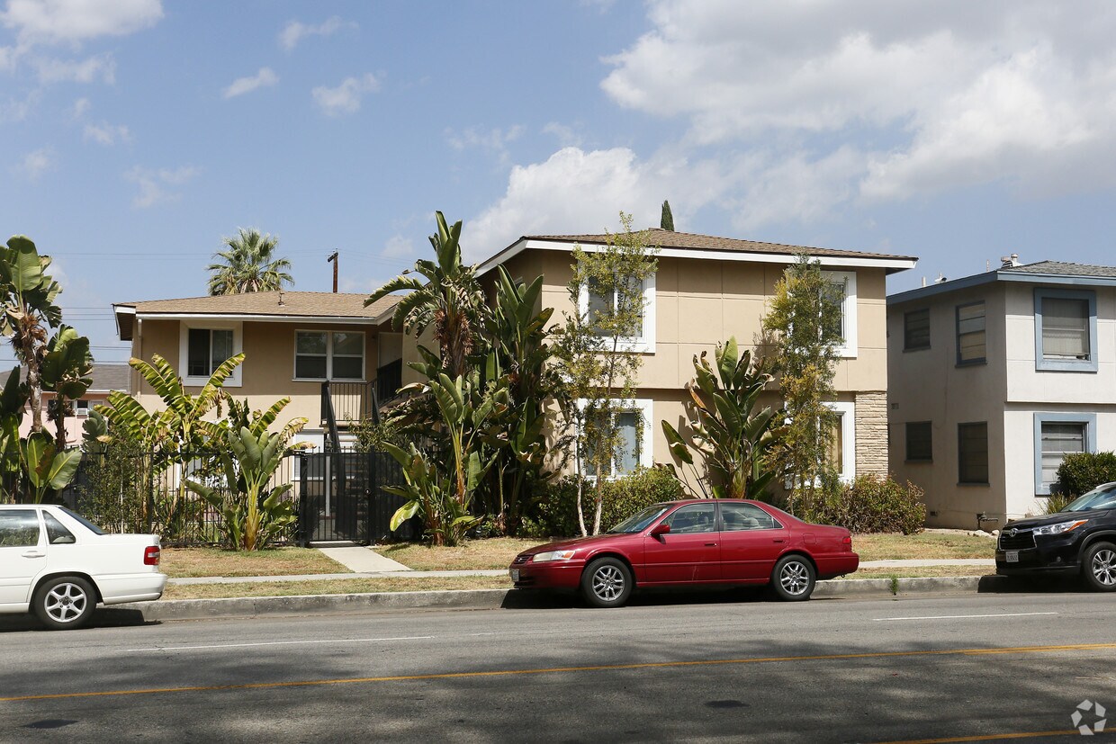 Primary Photo - 20541 Vanowen St