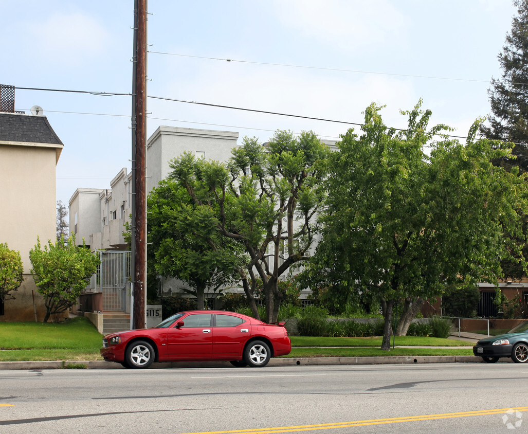 Building Photo - 15115 Burbank Blvd