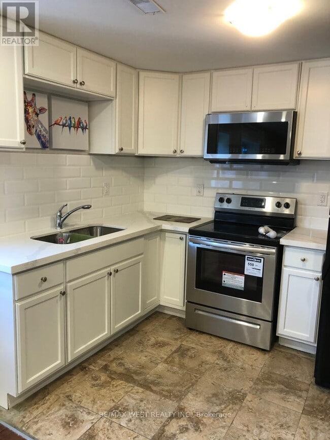 Building Photo - 983-1 Syndenham Ln