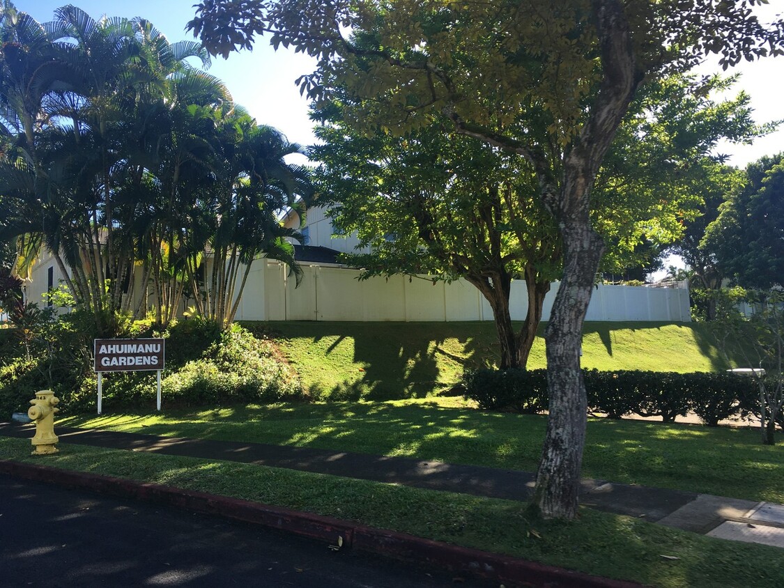 Primary Photo - AHUIMANU GARDENS RECENTLY RENOVATED!!