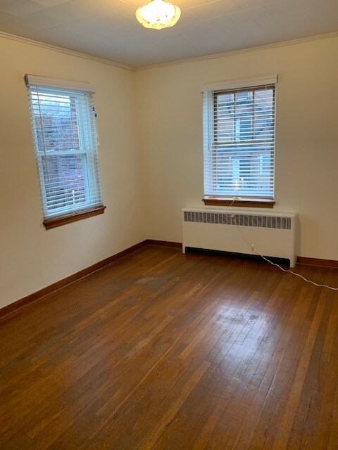 South bedroom - 518 Long St