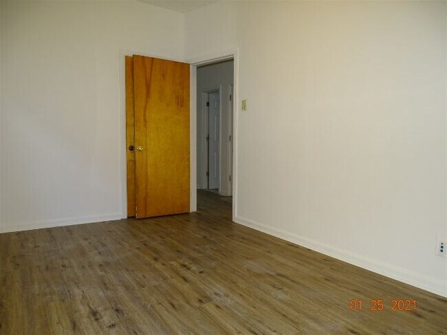 Building Photo - 164 W 31st St