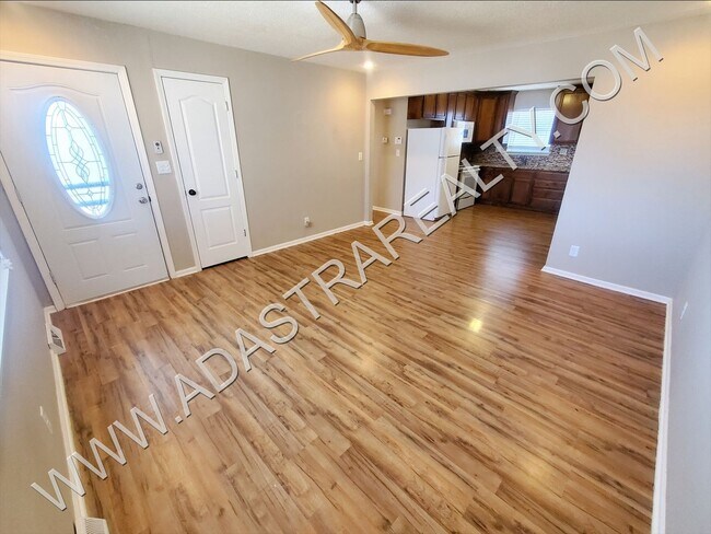 Building Photo - Nicely updated duplex near Kansas City sch...