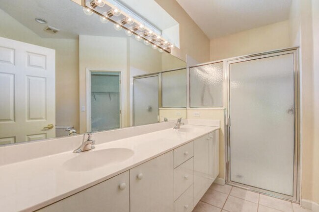 Building Photo - 638 SW Treasure Cove