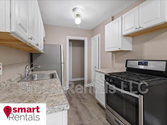 Foto del edificio - 807 Clara Ave