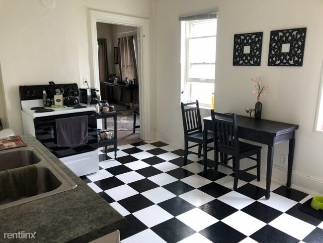 Foto del edificio - 1 br, 1 bath Apartment - 2625 S Lenox St