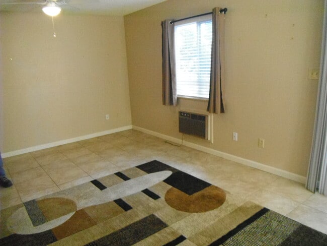 Building Photo - 1708 Sawyer Way