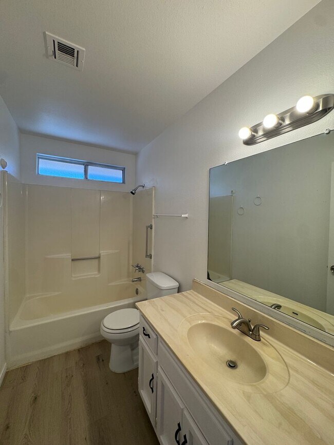 Foto del edificio - 928 E California Ave