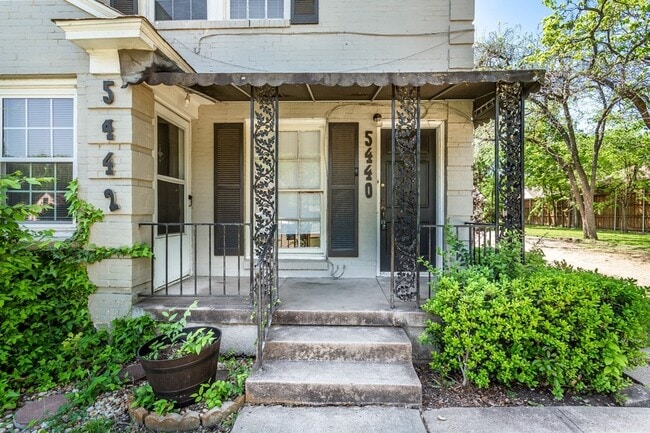 Building Photo - 5442 Longview St