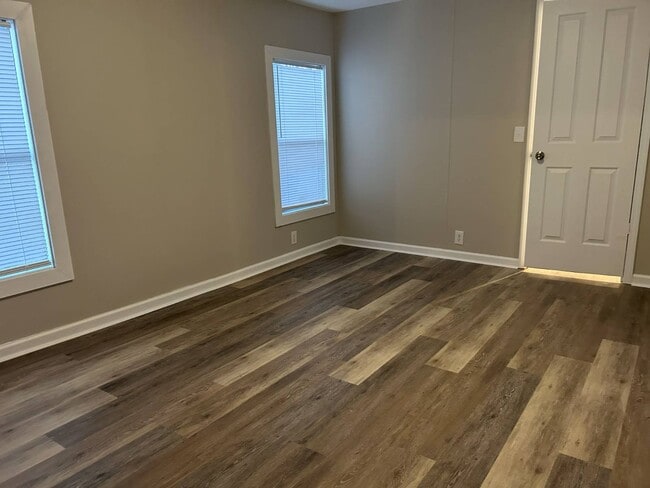 Building Photo - 51 White Oak Village