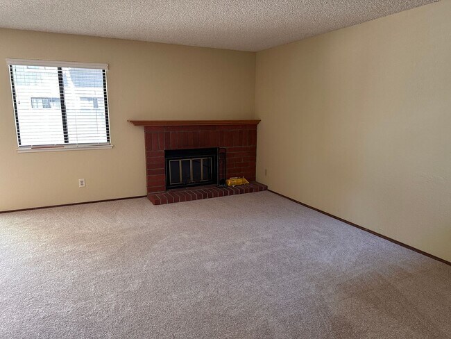 Foto del edificio - Clean 2 Bedroom 2.5 Bath Townhome in Park-...