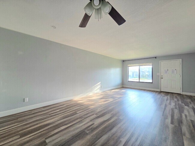 Foto del edificio - 605 Northlake Blvd