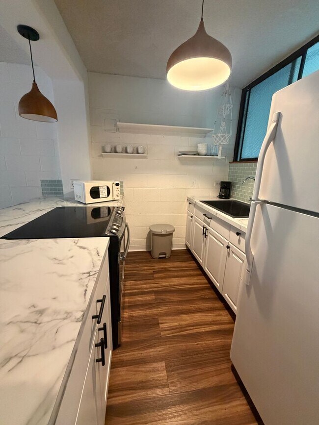 Foto del edificio - Fully Furnished 2BDRM/1BATH