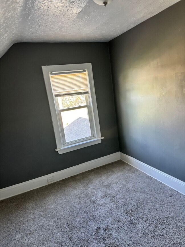 Building Photo - 3631 E 118th St