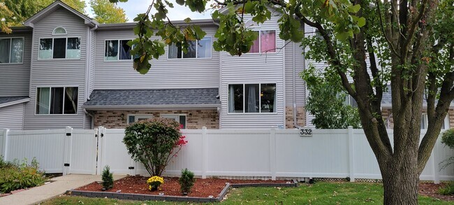 Foto del edificio - 332 Park Ridge Ln