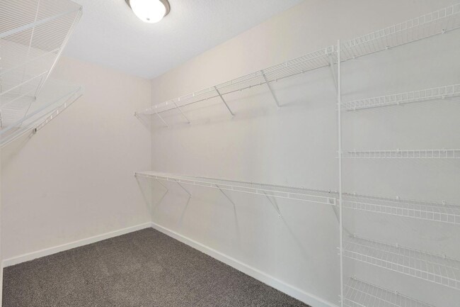 Building Photo - Wonderful 3 Bedroom 2.5 bath townhome is close to beaches, bases and shopping!