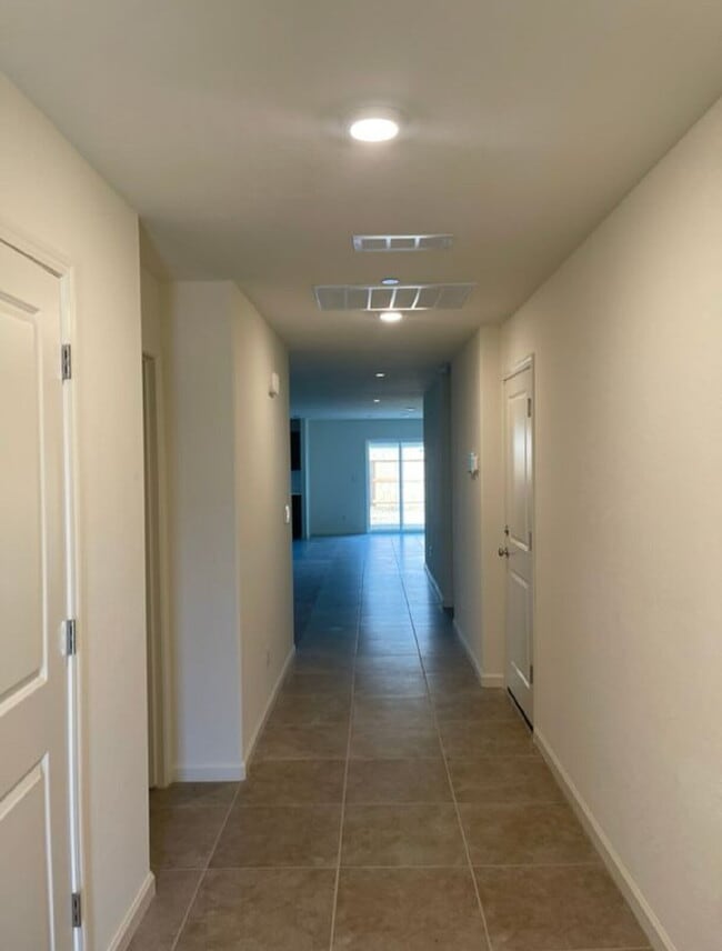 Spacious 4-Bedroom Home in Desirable North... - Spacious 4-Bedroom Home in Desirable North...