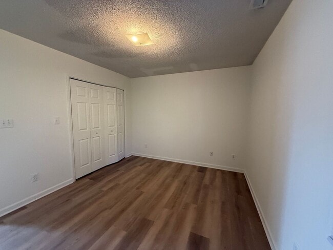 Building Photo - Charming 3 bedroom home in the Hubert area