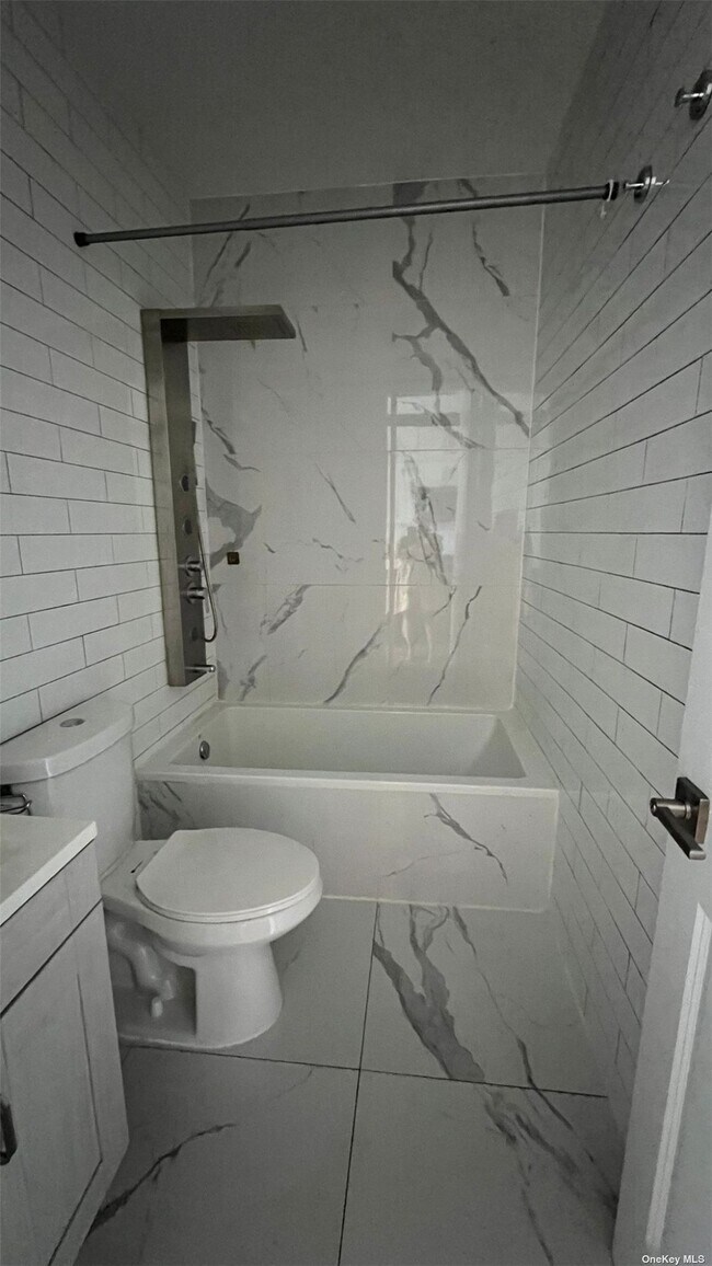 Foto del edificio - 223 Rockaway Ave